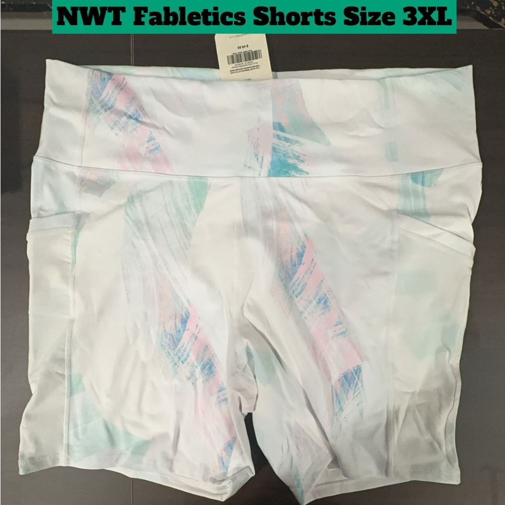 NWT Fabletics Shorts with pockets Size 3XL